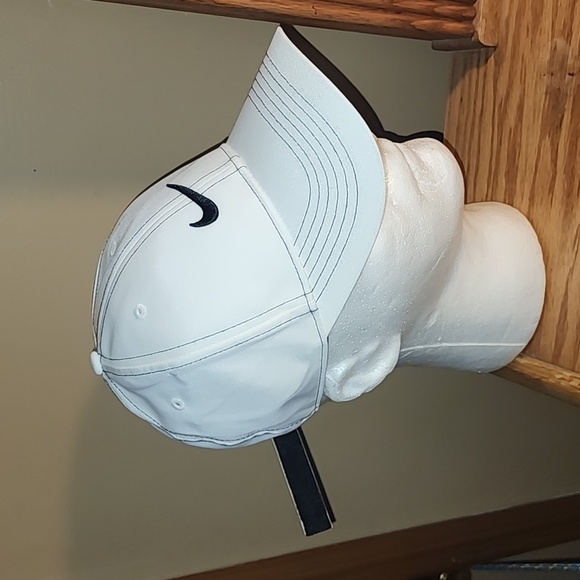 NIKE "DRI-FIT!" VELCRO STRAPBACK HAT - Picture 3 of 8